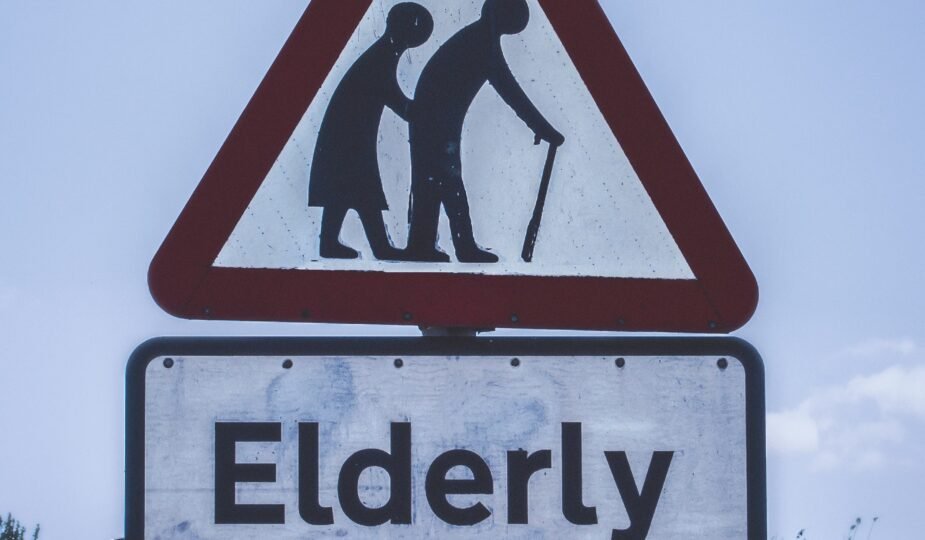 discriminazione degli anziani