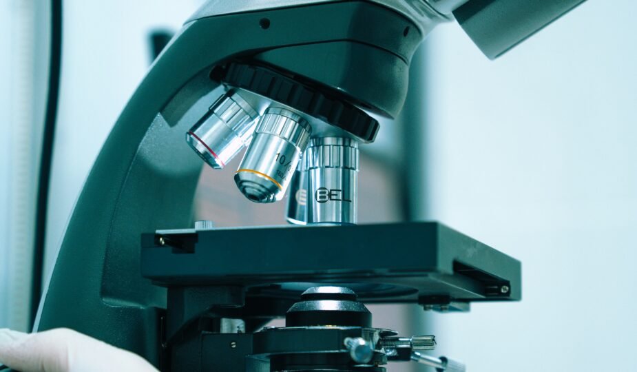 Ricerca scientifica: uso e abuso akram huseyn qv8jewwuhsi unsplash geriatria e gerontologia