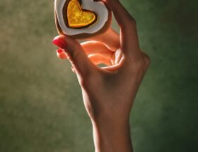 julia vivcharyk zucjmgn0xta unsplash